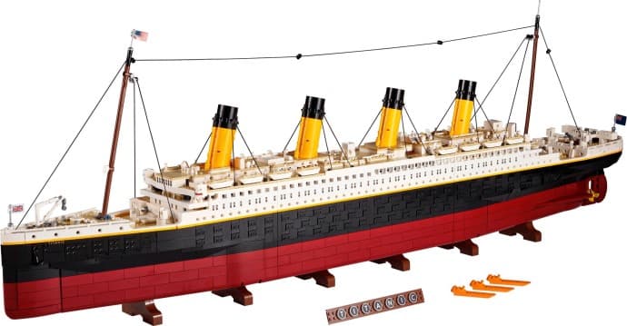 Titanic LEGO set