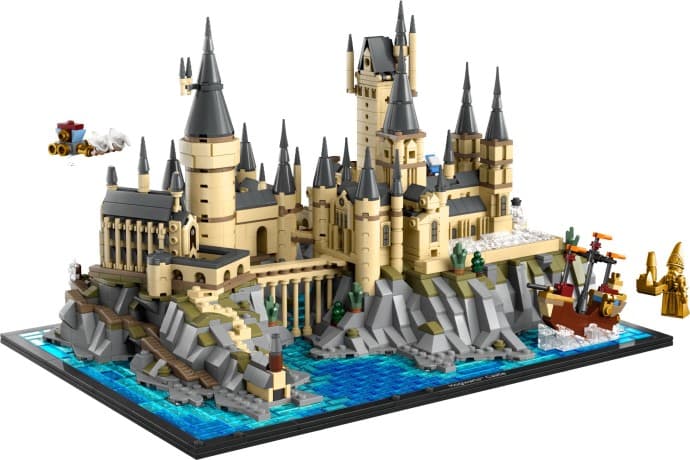 Hogwarts Castle and Grounds LEGO set